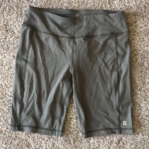 Sweaty Betty 9” inseam all day biker shorts. NWT. Miss green color.